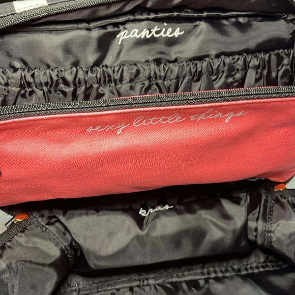NWT Victoria's Secret Coral Pink Intimates Travel Bag - Picture 8 of 12